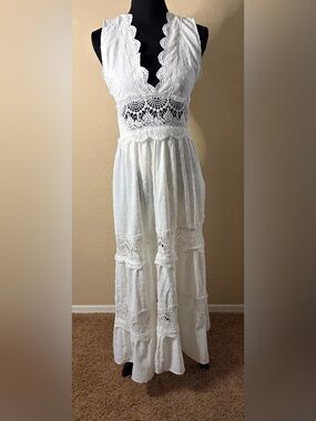 Sz Small- White Crochet Lace Maxi Dress
